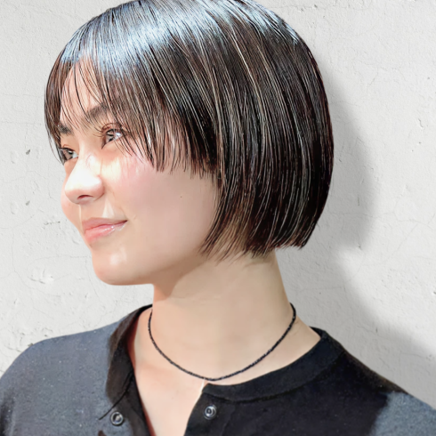 ショートヘアの女性
